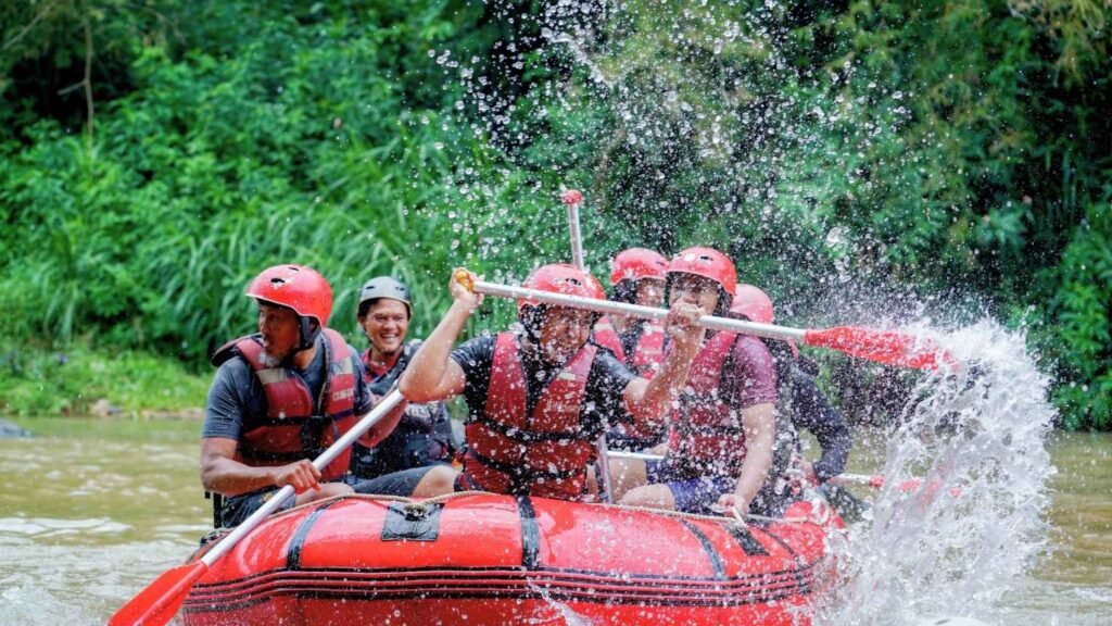 rafting seru aman di sungai Cisadane Bogor