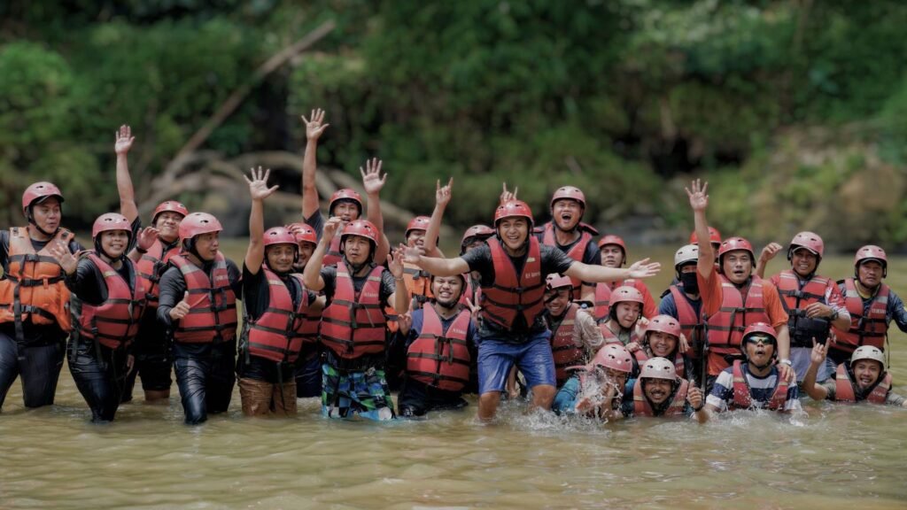 Corporate Camp & Team Building Bogor – Rafting, Outbound, dan Camping Perusahaan di Alam 1