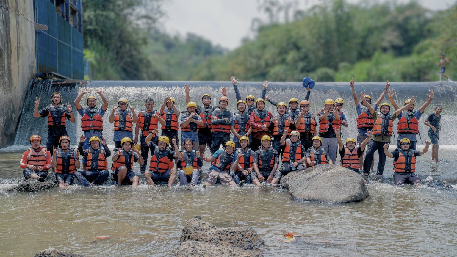 Rafting seru di cisadane bersama Maseng River Camp